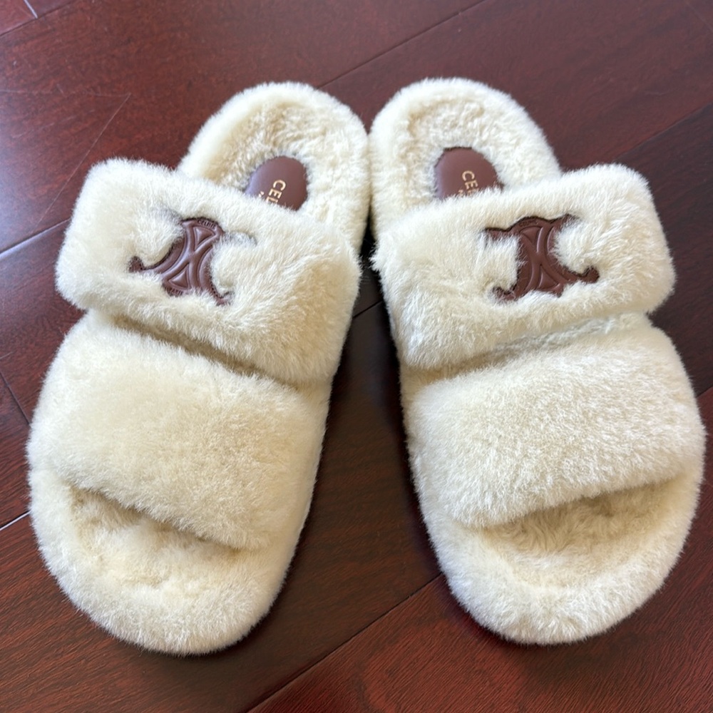 100% AUTHENTIC CELINE TRIOMPHE SHEARLING SANDALS